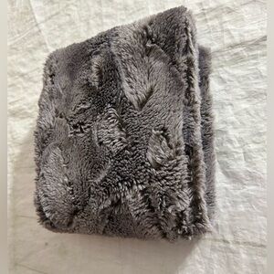 PANDEMONIUM SEATTLE GREY FAUX FUR OBLONG UNISEX SCARF O/S